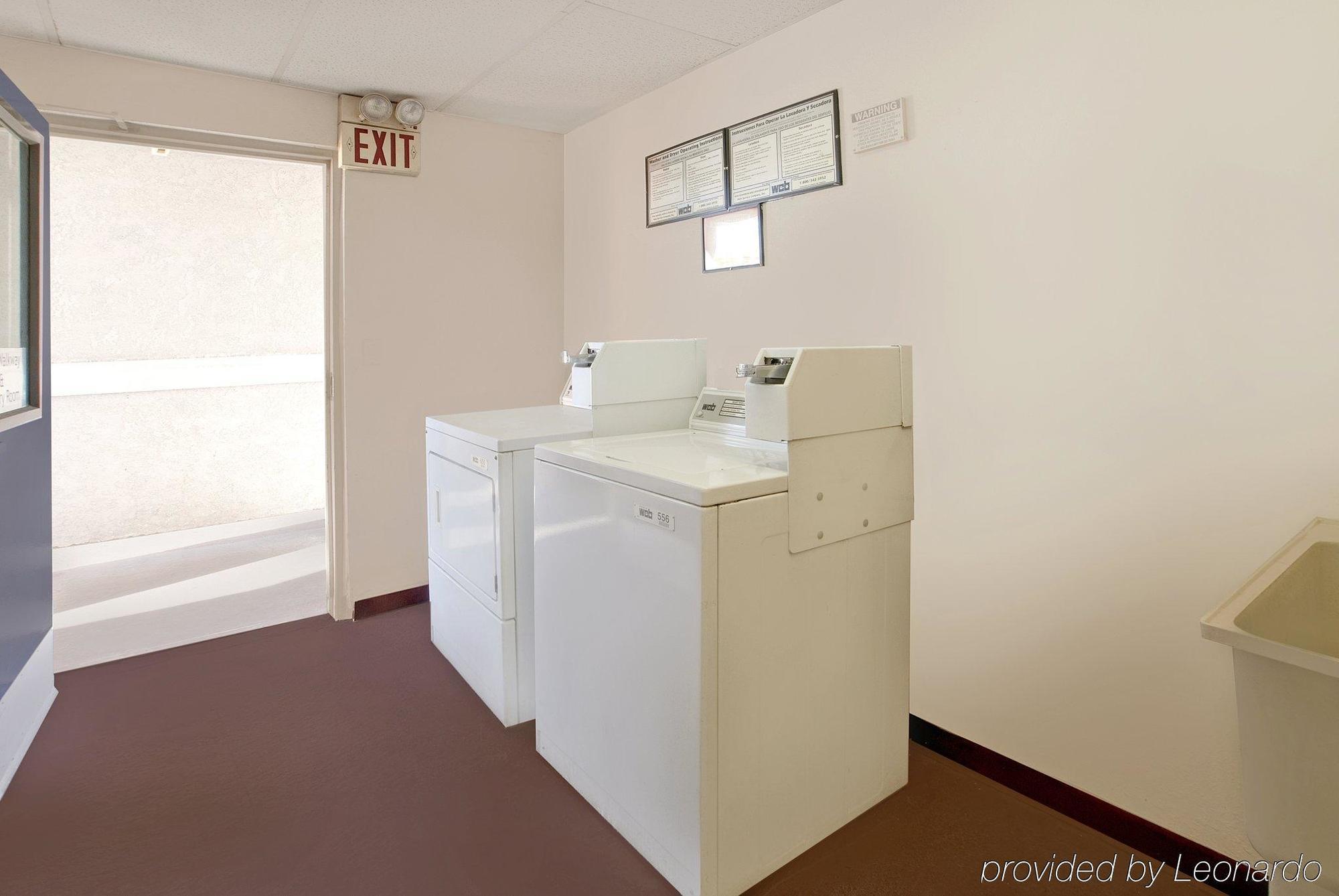 Americas Best Value Inn Corona Servizi foto