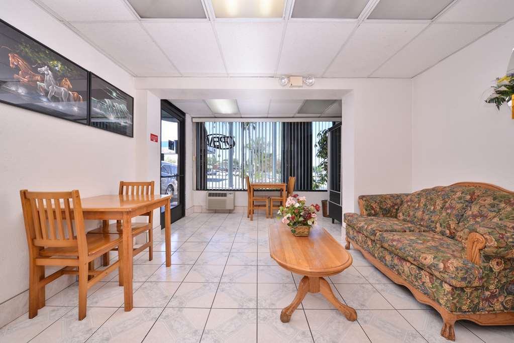 Americas Best Value Inn Corona Interno foto