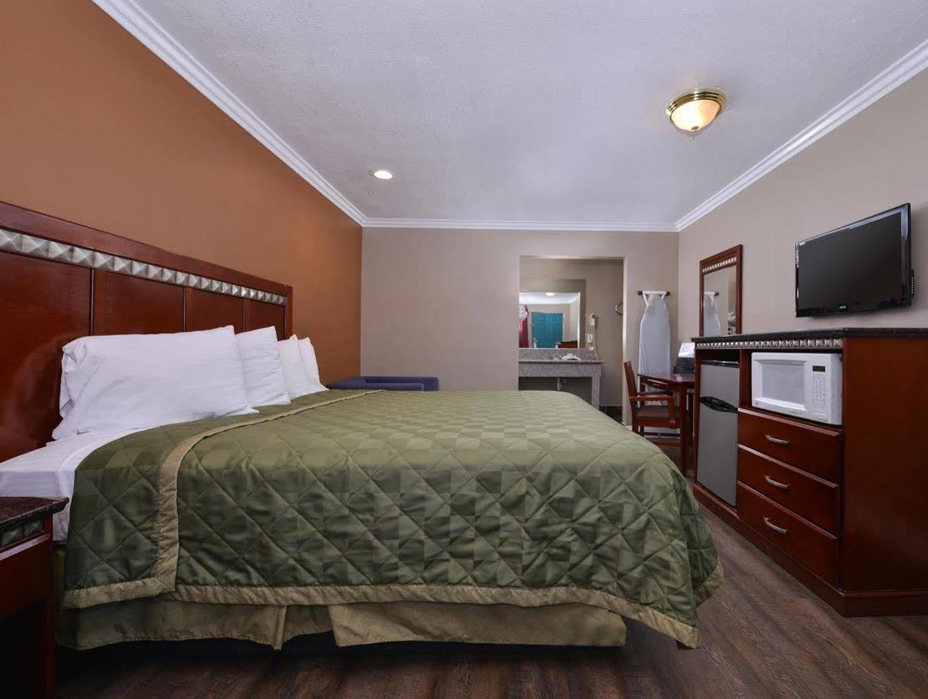 Americas Best Value Inn Corona Esterno foto